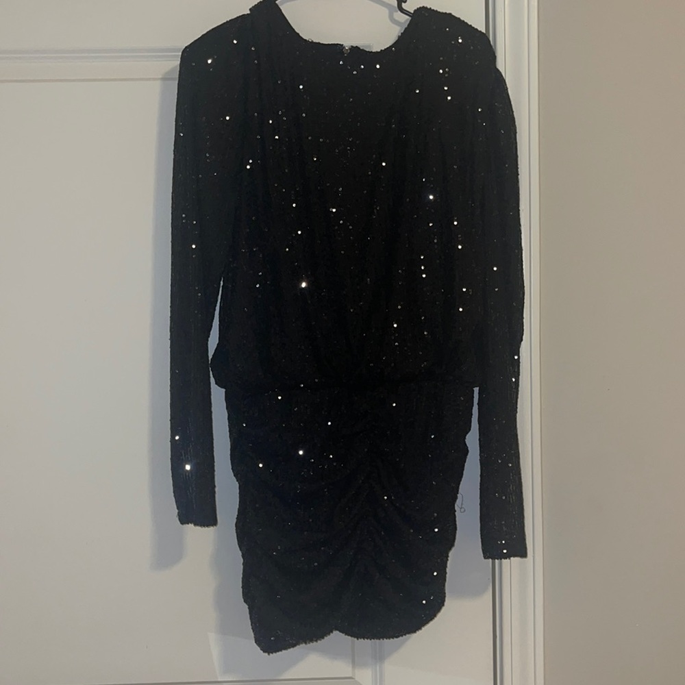 Gorgeous black sparkly dress!